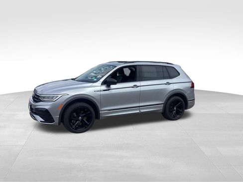 Used 2024 Volkswagen Tiguan SE R-Line AWD/4WD image 3