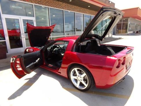 Used 2005 Chevrolet Corvette Coupe w/ Preferred Equipment Group RWD image 14