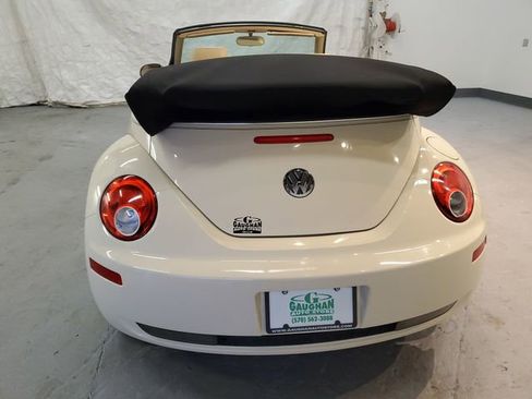 Used 2006 Volkswagen Beetle Convertible w/ Package 1 FWD image 5