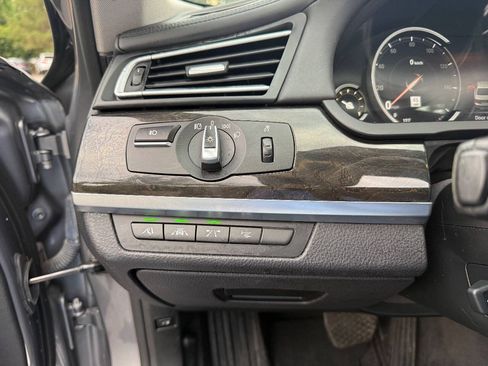 Used 2014 BMW 750Li RWD image 22