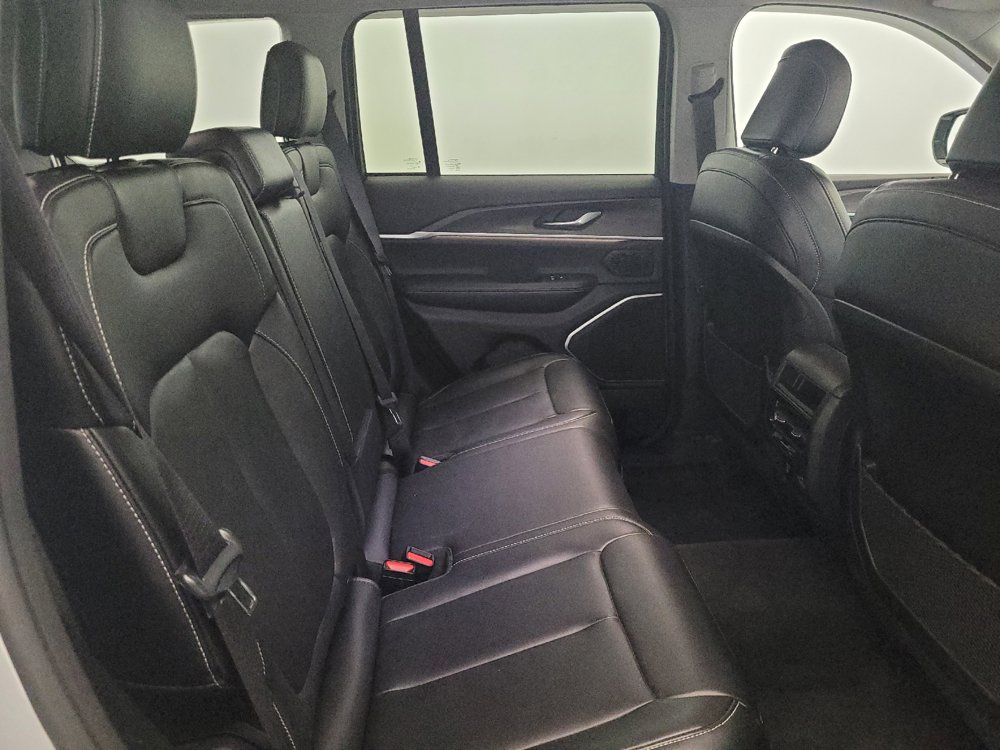 Used 2022 Jeep Grand Cherokee Limited AWD/4WD image 19
