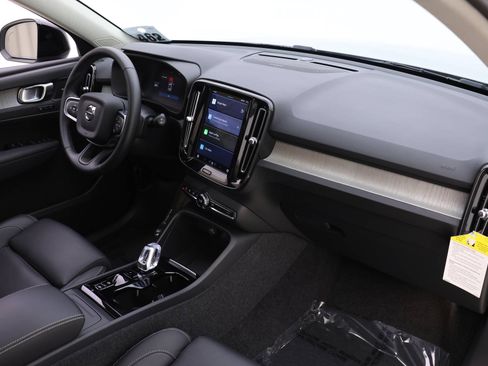 Used 2025 Volvo XC40 B5 Ultra w/ Protection Package Premier image 23