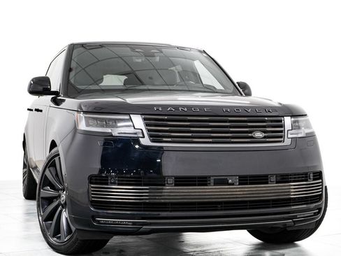 Used 2024 Land Rover Range Rover SV AWD/4WD image 3