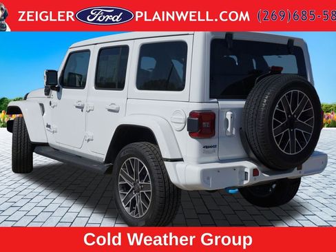 Used 2022 Jeep Wrangler Unlimited Sahara AWD/4WD image 3