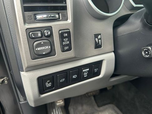 Used 2014 Toyota Sequoia Platinum image 10