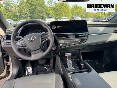 Used 2024 Lexus ES 350 w/ Premium Package FWD image 7