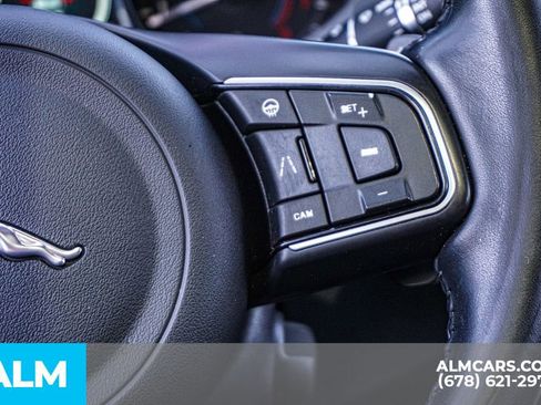 Used 2020 Jaguar F-PACE Premium image 31