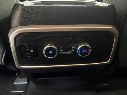 Used 2022 Ford Expedition XLT RWD image 16
