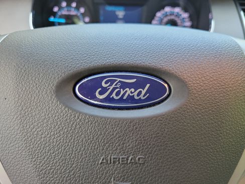 Used 2018 Ford Taurus SE FWD image 21