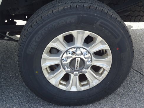 Used 2022 Ford F250 XL w/ STX Appearance Package image 9