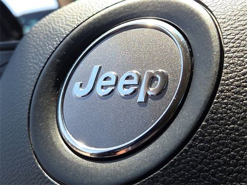 Used 2021 Jeep Cherokee Latitude Lux w/ Trailer Tow Group image 22