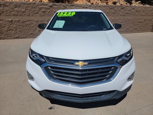 Used 2020 Chevrolet Equinox LS FWD image 2