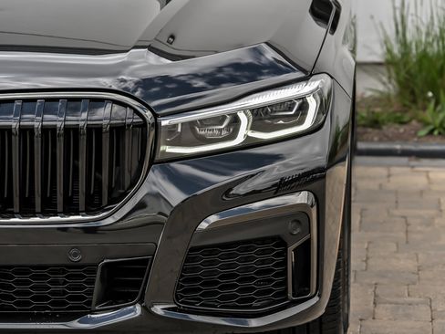 Used 2022 BMW 740i xDrive w/ M Sport Package AWD/4WD image 5