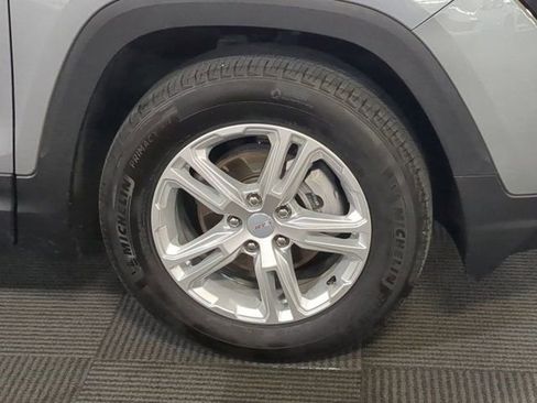 Used 2024 GMC Terrain SLE FWD image 10