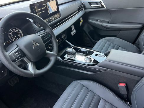 New 2026 Mitsubishi Outlander SE image 11