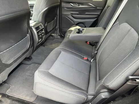 Used 2023 Jeep Grand Cherokee Laredo RWD image 24