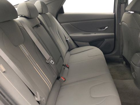 Used 2025 Hyundai Elantra SEL FWD image 19