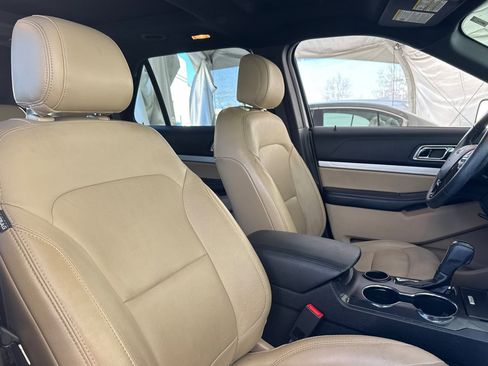 Used 2017 Ford Explorer XLT w/ Equipment Group 202A image 32