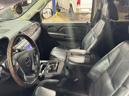 Used 2008 GMC Yukon XL Denali image 3