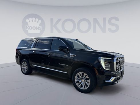 Used 2025 GMC Yukon XL Denali image 10