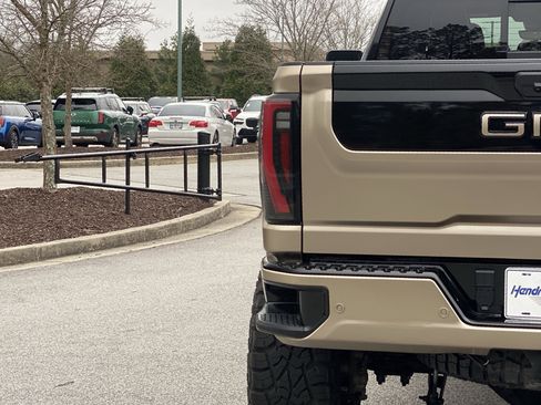 Used 2024 GMC Sierra 2500 AT4X image 21