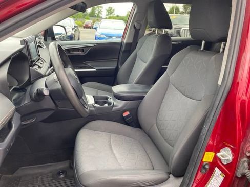 Used 2020 Toyota RAV4 XLE image 13