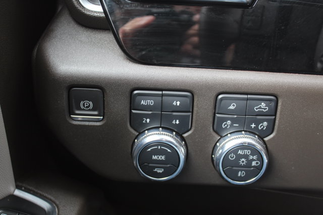 Used 2023 GMC Sierra 1500 SLT AWD/4WD image 25
