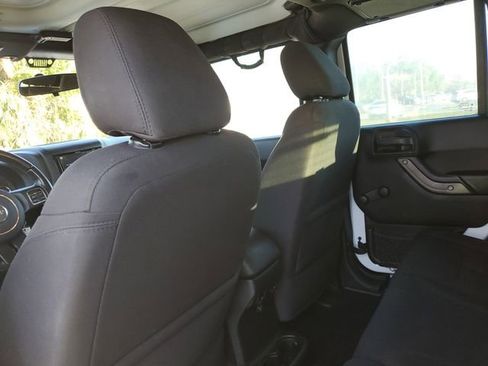 Used 2018 Jeep Wrangler Unlimited Sport w/ Connectivity Group image 10