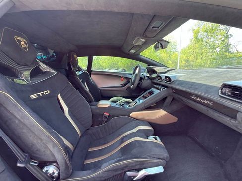 Used 2022 Lamborghini Huracan STO RWD image 14