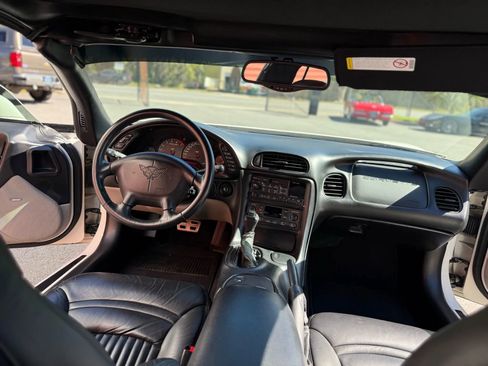 Used 2001 Chevrolet Corvette Coupe w/ Preferred Equipment Group2 image 14