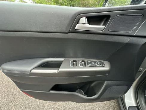 Used 2020 Kia Sportage LX AWD/4WD image 16