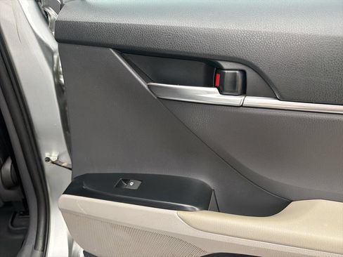 Used 2019 Toyota Camry LE FWD image 27