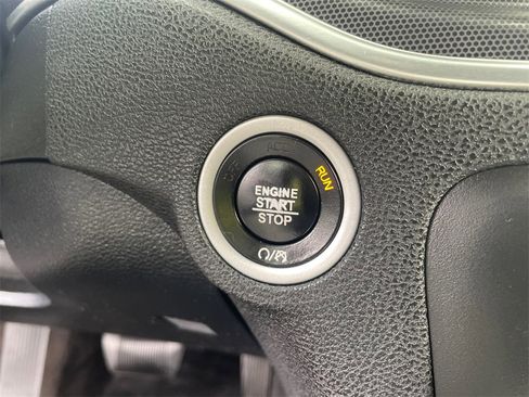 Used 2018 Dodge Charger GT image 23