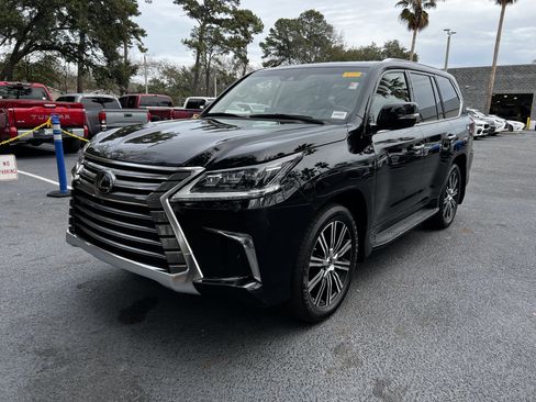 Used 2020 Lexus LX 570 4WD w/ Luxury Package image 5