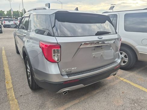 Used 2022 Ford Explorer Limited w/ Equipment Group 301A RWD image 8