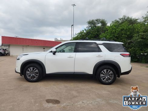 Used 2025 Nissan Pathfinder SV FWD image 4