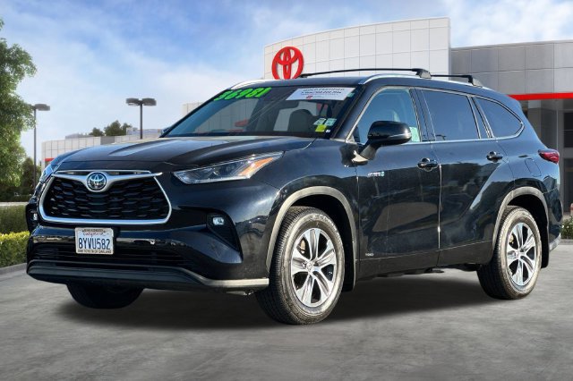 Certified 2021 Toyota Highlander XLE AWD/4WD image 9