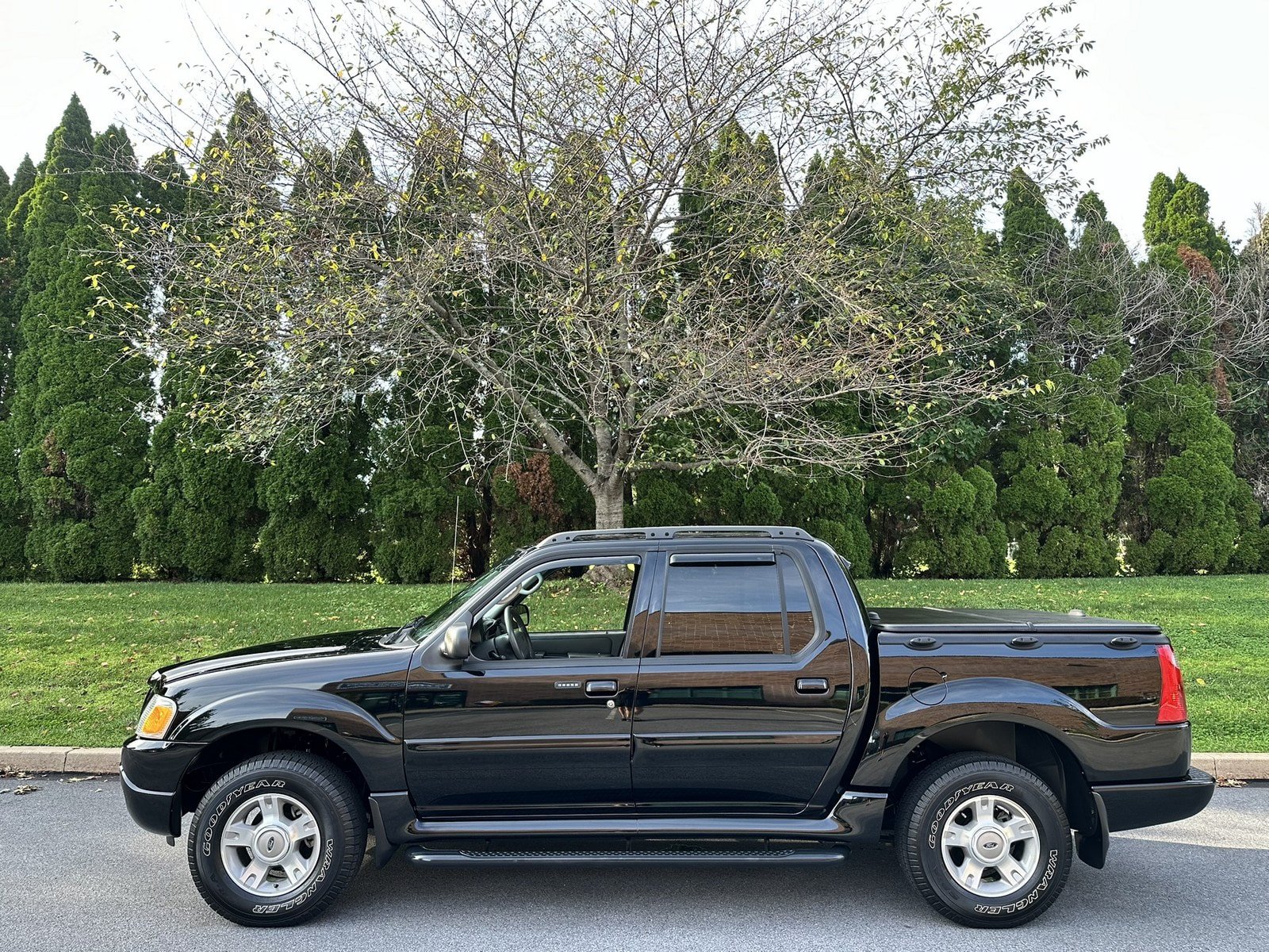 Used 2004 Ford Explorer Sport Trac 4x4 image 28