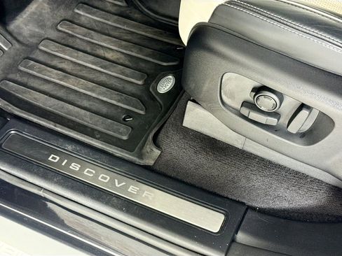 Used 2024 Land Rover Discovery Dynamic SE image 18