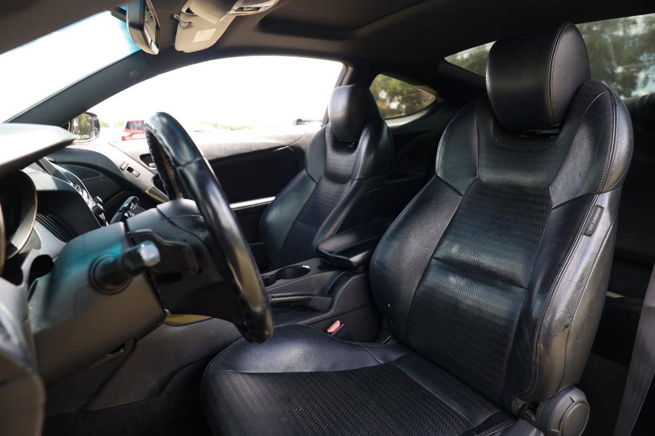 Used 2013 Hyundai Genesis 3.8 RWD image 6