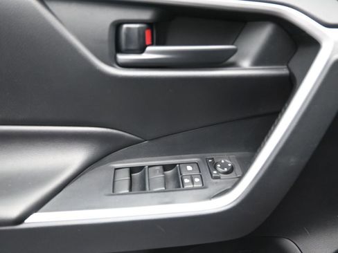 Used 2019 Toyota RAV4 LE w/ Carpet Mat Package image 18