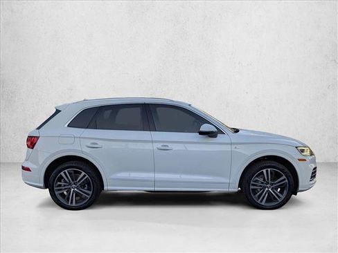 Used 2020 Audi Q5 e Premium Plus w/ Premium Plus Package image 4