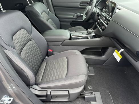 New 2025 Nissan Pathfinder SV w/ SV Premium Package image 13