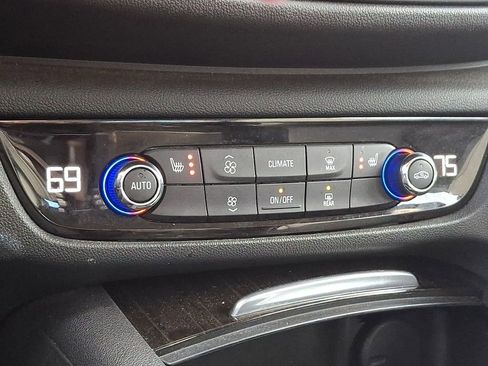 Used 2018 Buick Regal Essence w/ Driver Confidence Package #1 image 12