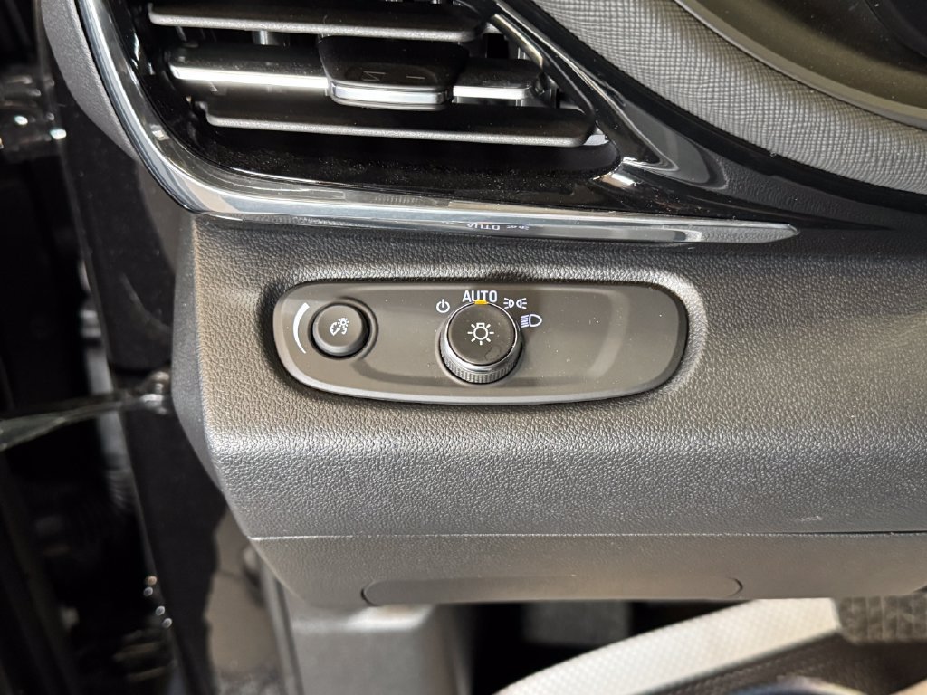 Used 2025 Buick Envista Avenir FWD image 18