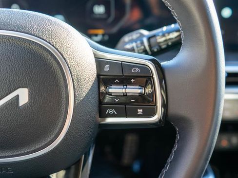 Certified 2025 Kia Sorento SX image 21