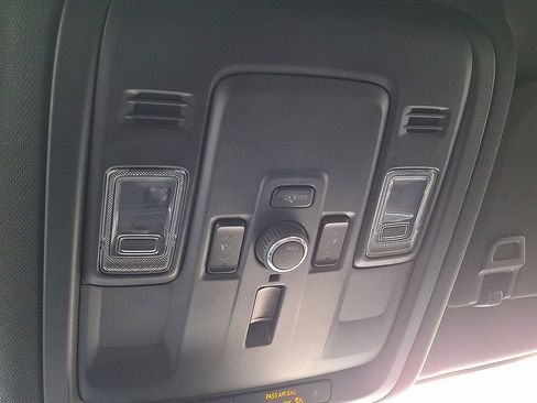 Used 2025 Chevrolet Suburban Premier image 26