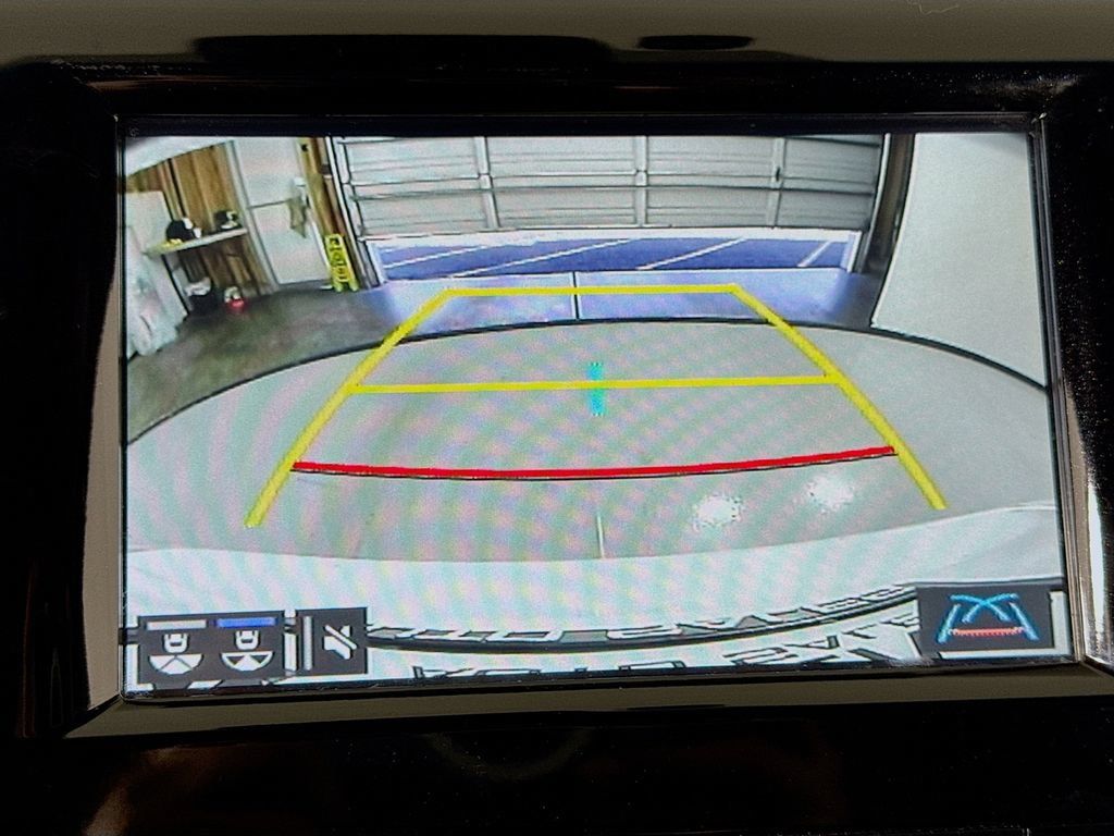 Used 2018 Toyota Camry SE w/ Moonroof Package FWD image 29