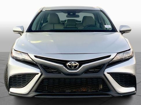 Used 2023 Toyota Camry SE image 3