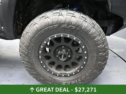 Used 2016 Toyota Tacoma TRD Sport w/ Towing Package AWD/4WD image 17